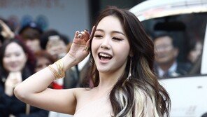 민아 ‘나도 여자예요’ 파격+도발 쇼케이스에 팬들 ‘깜짝!’