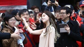 민아 쇼케이스, 섹시미로 男心 저격… “느낌 이상해”