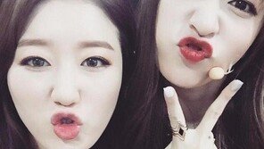 ‘장동민 열애설 부인’ 나비, 하니와 인증샷…뽀얀 피부+큰 눈망울 ‘자매 같은 미모’