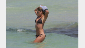 [화보] ‘호날두 새 여친(?)’ 바네사 후펜코텐… 이리나 샤크 못지않은 몸매