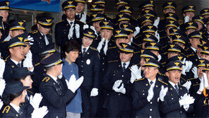 대통령과 함께… 경찰대학생-간부후보생 합동임용식