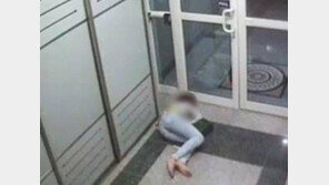 ‘만취’ 女승무원, 건물 출입구 앞에 널브러져 자고 있다가…
