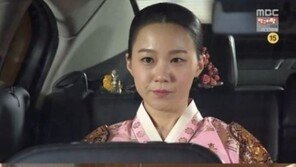 ‘압구정백야’ 임성한 조카 백옥담, 이번엔 ‘중전마마’ 차림...친구들 깜짝!