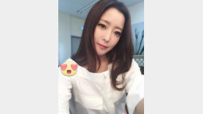 A)김희선, ‘방부제 미모’ 셀카 공개…“‘앵그리맘’ 첫방, 격하게 사랑해주세용”