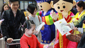 2월 관광객 유커 비중 50% 육박…51만명 넘어