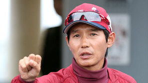 염경엽 감독, 멀티플레이 주문 “선수 가치 높인다”