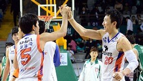 포웰·정병국 쌍포, 동부 잡았다