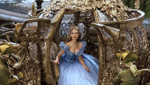 실사로 만나는 영원한 명작 동화… 뻔한 줄거리에도 해외선 구름 관중