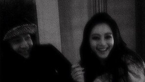 한예슬, 테디와 함께 찍은 셀카… ‘선남선녀’