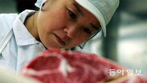 ‘억’ 소리나는 ‘미모의 칼잡이’, 피 마를 날 없는 그녀 손엔…