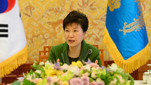 상승세 타던 朴대통령 지지율 3%P 하락…부정평가 이유 1위는?