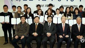 인촌기념회, 고교-대학생 38명에게 장학증서