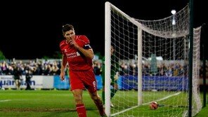 제라드 46초 퇴장 ‘굴욕’ 이럴수가!…리버풀 맨유에 패배 ‘충격의 연속’