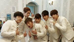신화 ‘표적’ 9관왕 달성… 현역 36.5세 아이돌, 음악 프로그램 휩쓸다