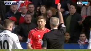 맨유와 홈 경기 치룬 리버풀… 후반 교체투입 후 1분도 못 버티고 제라드 퇴장, 평점 굴욕