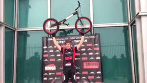 [영상] 자전거 계단 오르기 신기록, 101층 3139계단…“다음 목표는?”