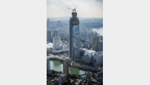 롯데월드타워 100층 돌파… “세계적인 랜드마크될 것, 신기술 20가지 적용”