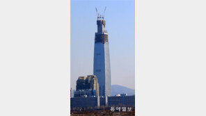 롯데월드타워 100층 돌파…국내 건설업계 최초 위업