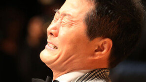 “억대 도박 안했다”…태진아, 눈물의 회견