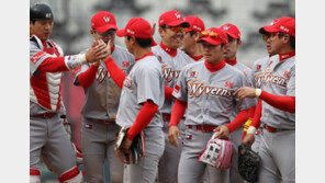 [창간 7주년 특집｜야구인 100인 설문] SK, 다크호스 그 이상…한화, 5강 가능성 반반 