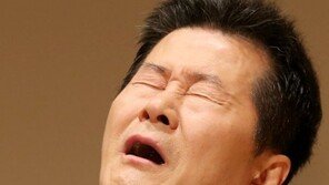 태진아, 녹취록 공개… 기자회견 도중 눈물 “억대도박 하지 않았다”