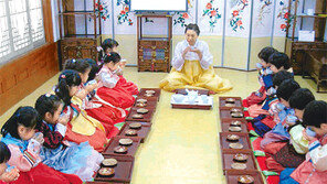 [인천/경기]휴대전화 잠시 끄고… 초등생 전통예절 배운다