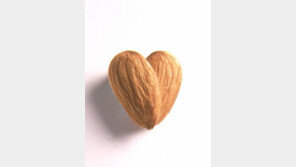 밤에 먹어도 탈 없는 식품… 물 한잔, 나트륨 배출시켜준다