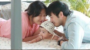 ‘김미려 남편’ 정성윤, 딸 정모아 우유 먹이며 ‘우쭈쭈~’