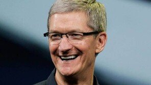 팀쿡, 전 재산 기부 약속 “커밍아웃 당시 속내 밝혀”