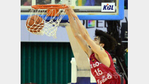 [바스켓볼 피플] LG 김종규 “아파도, 덩크는 포기 못해”