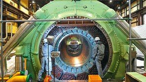 안에선 “안전 이상무” 점검 한창… 밖에선 “재가동 반대” 농성