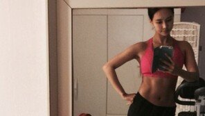 ‘개그콘서트’ 이연, ‘11자 복근’ 인증샷… 신이 내린 몸매