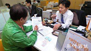 은행창구마다 “막차 타자” 북새통… 정치권에선 “형평성에 문제” 지적