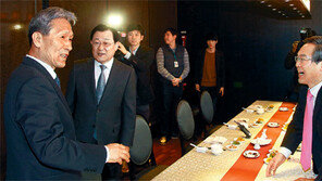 靑참모들 - 野지도부 이례적 단체회동