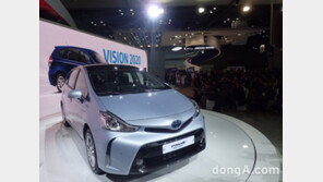 [서울모터쇼]‘연비+공간 +파노라마선루프’ 팔방미인 ‘프리우스V’ 선보여