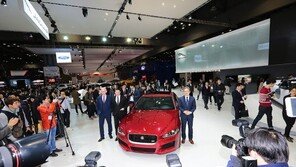 [포토]서울모터쇼 개막, 재규어 XE ‘하반기 출시 앞두고 관심 증폭’