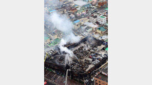 부산 자동차매매단지서 큰 불, 자동차 570여대 불에 타…