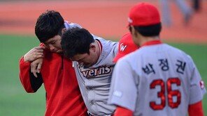 SK 나주환 경기 도중 발목부상으로 교체