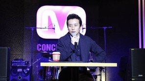 유희열 사과, 콘서트 도중 “힘을 받을 수 있게 여자들 다리를…” 발언