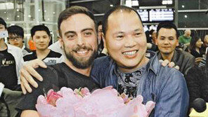 도난 아이폰 따라 美서 中으로… IT가 맺어준 ‘오렌지 형제’