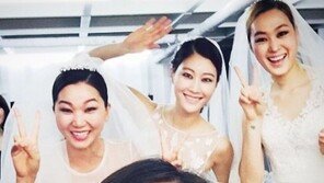 ‘5月의 신부’ 장윤주, 웃음꽃 만발한 웨딩 촬영 현장 공개…드레스 자태 보니?