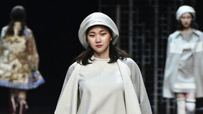 [Q매거진]시크하거나… 자유분방하거나… 예측불가능한 복고의 매력