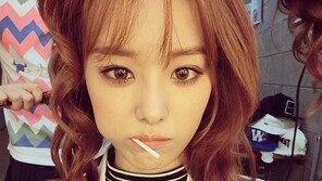 ‘초인시대’ 송지은, 인형 셀카 ‘눈길’… “예쁜나이 25살”