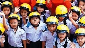 이마트, 베트남 어린이에 오토바이 헬멧 1만개 제공