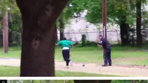 美 흑인 또 백인경관 총에 숨져… 인종갈등 폭발 위기