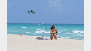 [화보] 드론도 요염하게 조종하는 伊 모델