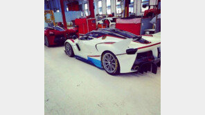 1036마력 흰색 페라리 ‘FXX K’ 목격···주인은 누군가?
