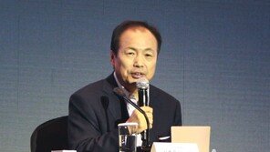 삼성 신종균 사장 “갤럭시S6 절대 손으로 못 구부려…”