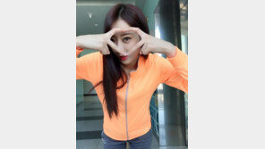 경리 “여러분 하트하트하트”… ‘천생연분 리턴즈’ 출연 인증샷 ‘눈길’