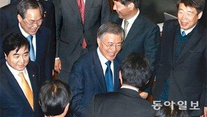 文 “새 경제로”… 경제 100차례 언급